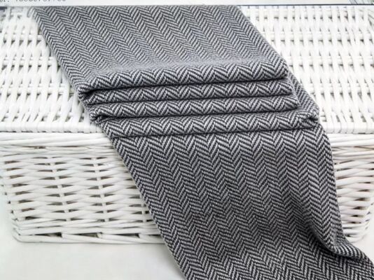 225 GSM ヘリングボーン 50% ウール コート スーツ 織物 時代を超えた優雅さ
