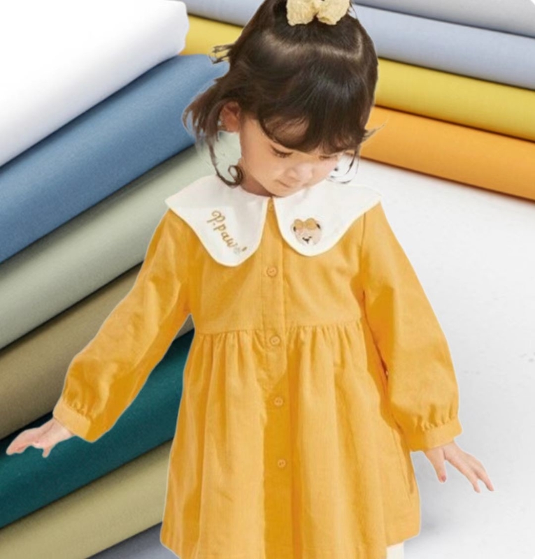 通気性の編まれた綿ワイシャツの生地の綿繻子の均一服の人の高潔は60X60 173X113 4/1に着せる